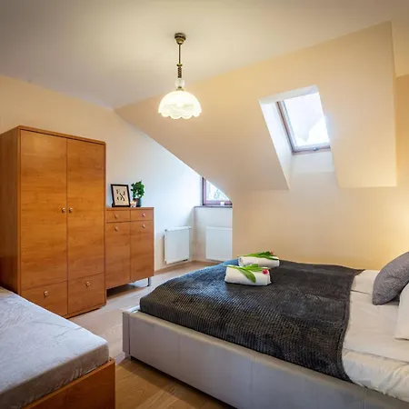 Styl Bella, Centrum Miasta זקופאנה